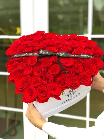 HeartBox "Pandora" Red Roses