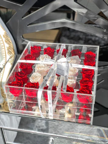 25 Rosas Preservadas en Caja Acrílica