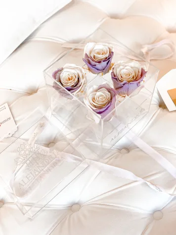 4 Rosas Preservadas en Caja Acrílica