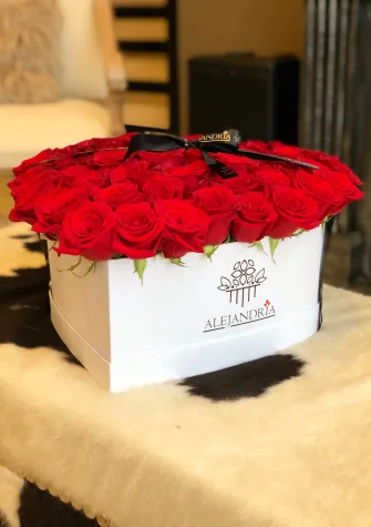 HeartBox "Pandora" Red Roses