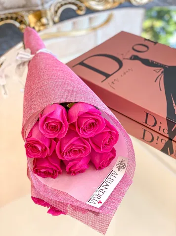 Ramo formato "Bouquet" 8 Pink Roses