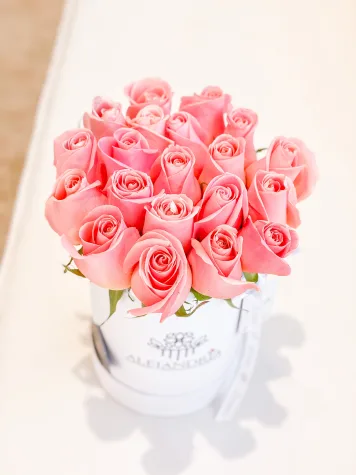 Finest FlowerBox Pink Roses