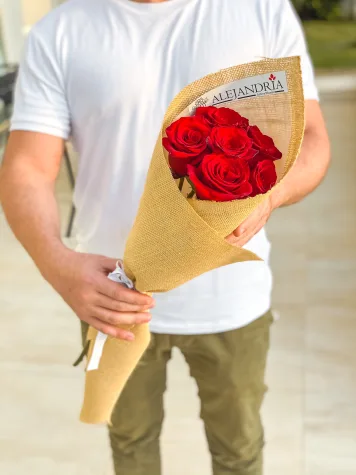 Ramo formato "Bouquet" 6 Red Roses