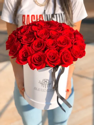 FlowerBox "Signature" Red Roses