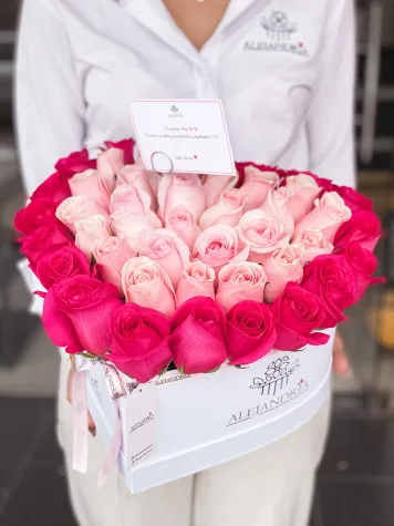 HeartBox "Bourbon" Pink Roses