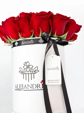 Finest FlowerBox Red Roses