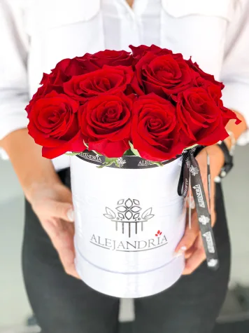 FlowerBox "Lovely" Red Roses