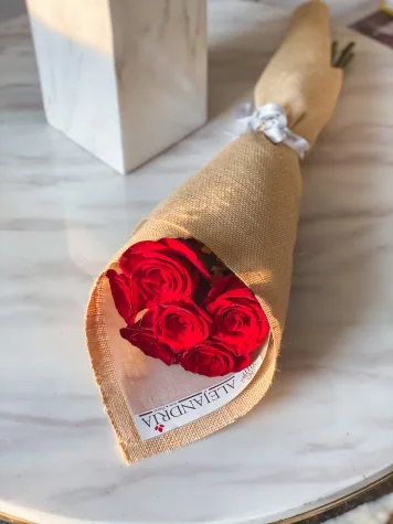 Ramo formato "Bouquet" 6 Red Roses