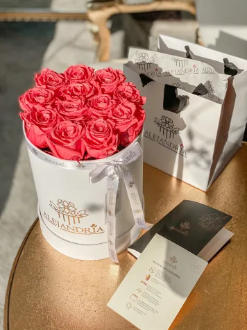 Box Terciopelo 12 Rosas Preservadas