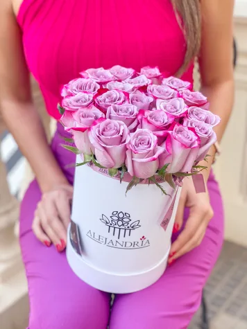 Finest FlowerBox Pink Roses