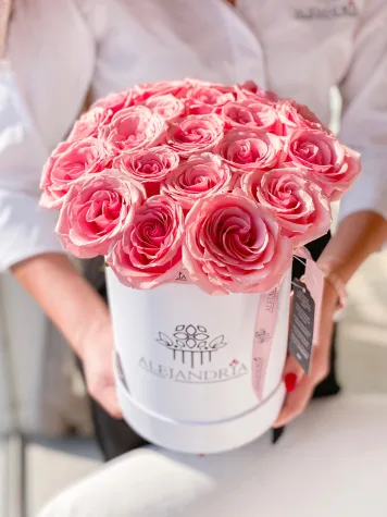 Finest FlowerBox Pink Roses