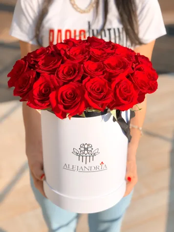 FlowerBox "Signature" Red Roses