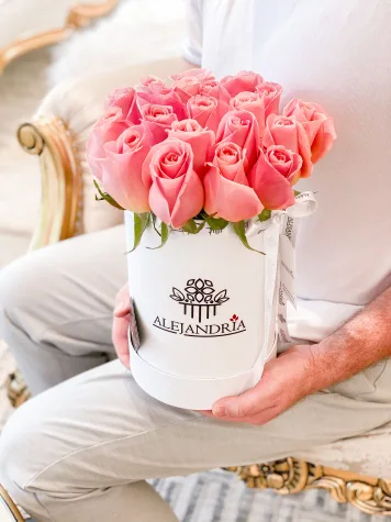 Finest FlowerBox Pink Roses