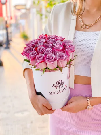 Finest FlowerBox Pink Roses